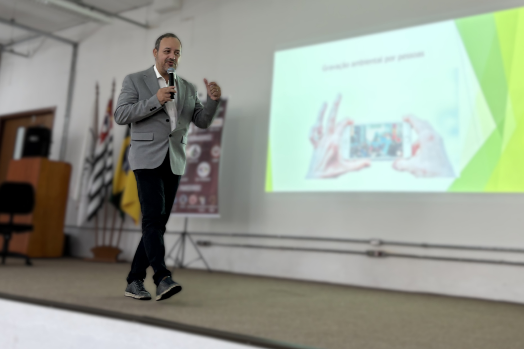 palestra em evento sobre gestão do trabalho